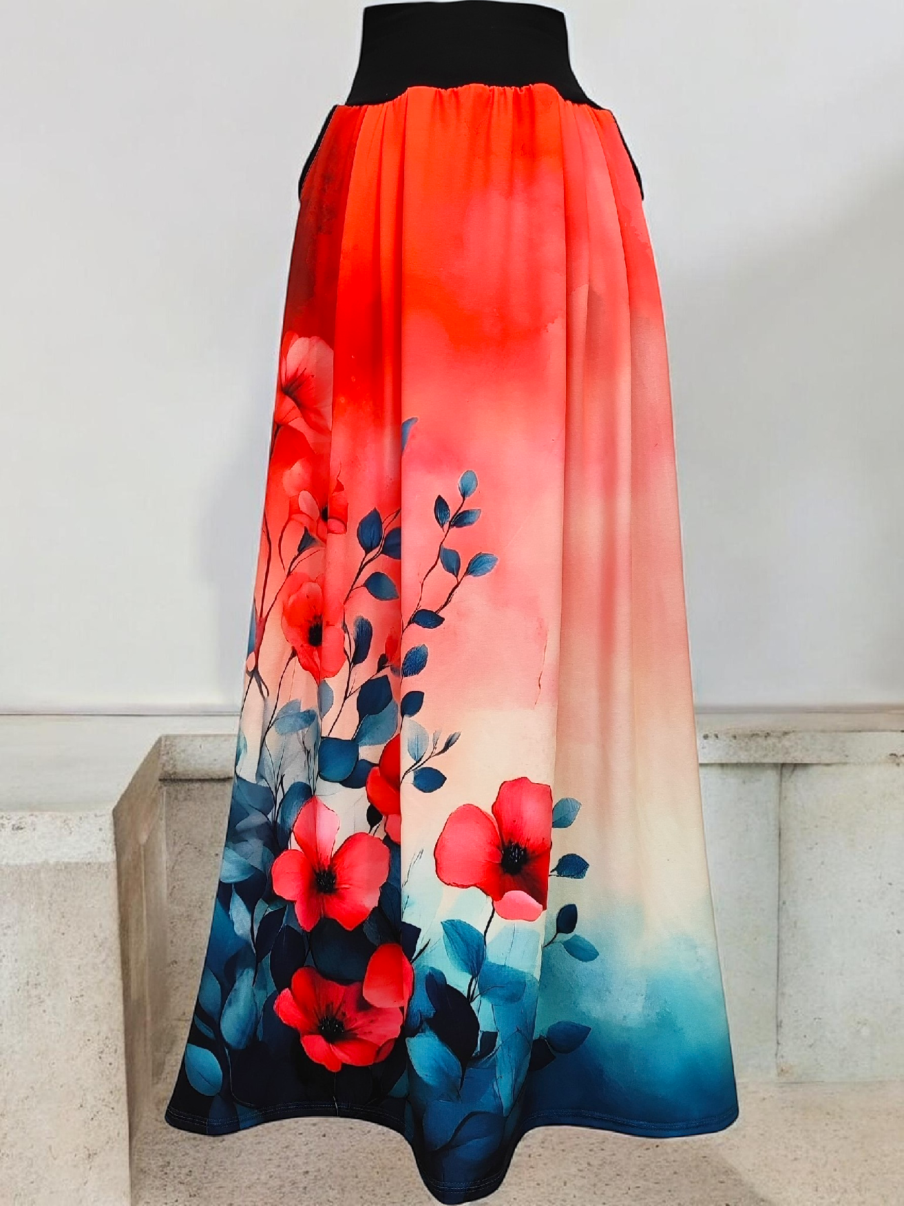 květovaná maxi sukně Helene v červeno modré kombinaci